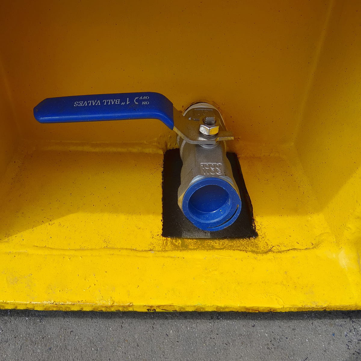 8’HC Dangerous Goods Container - Image 4